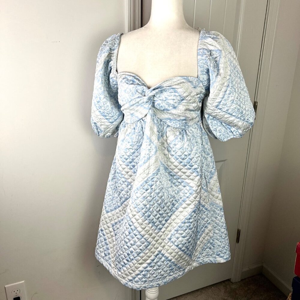 En Saison Aim to Impress Quilted Satin Puff Sleeve Mini Dress Size M Blue Print - Picture 3 of 16